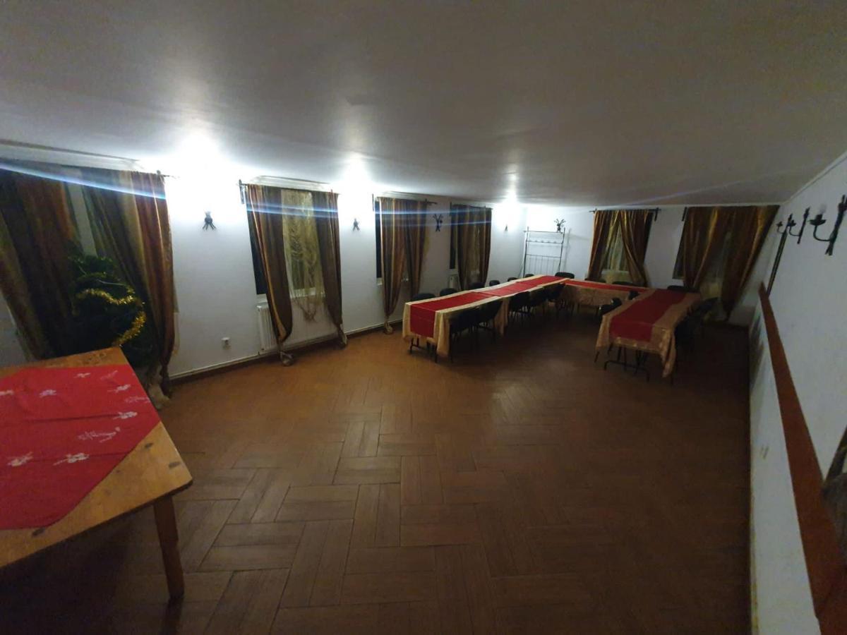 Pensiunea Sub Stejari Banesti ! Self Service ! Self Check-In! Dış mekan fotoğraf